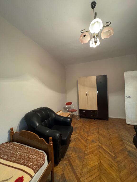 Jepet me qera Apartament 2+1 te Vasil Shsnto !