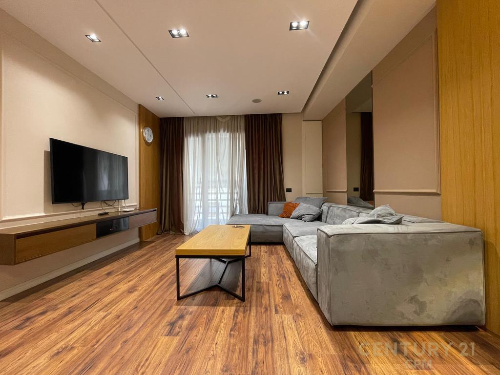 Apartament 3+1 + Parkim per qira ne Laprake