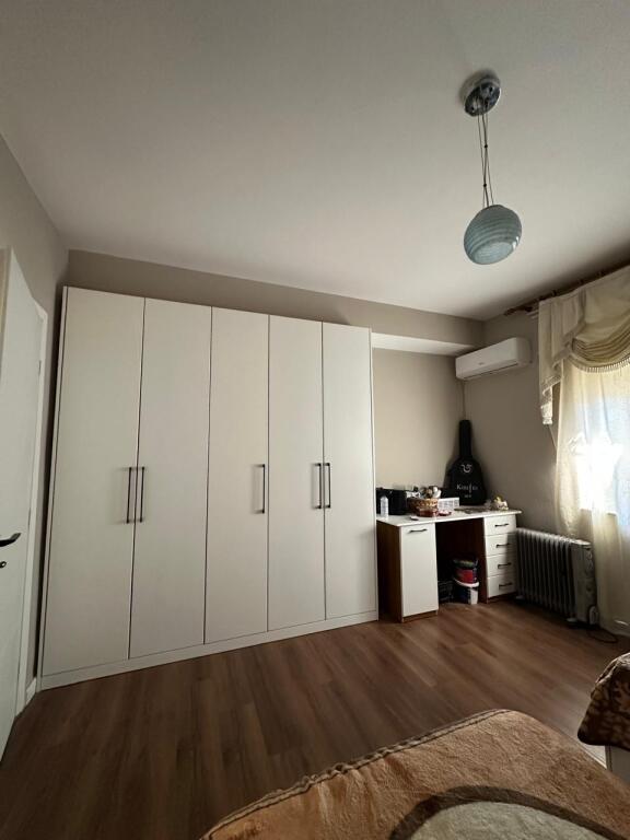 Jepet me qira apartament 2+1 Mine Peza
