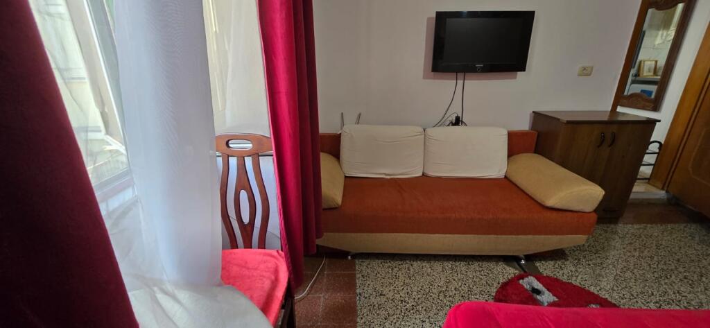 1+1, stadiumi dinamo,kat 3 pa ashensore,380 euro