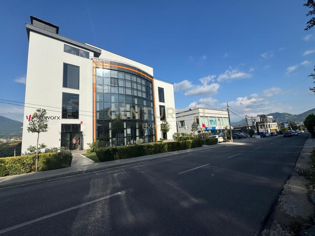 SAUK, MULTIFUNCTIONAL BUILDING FOR RENT