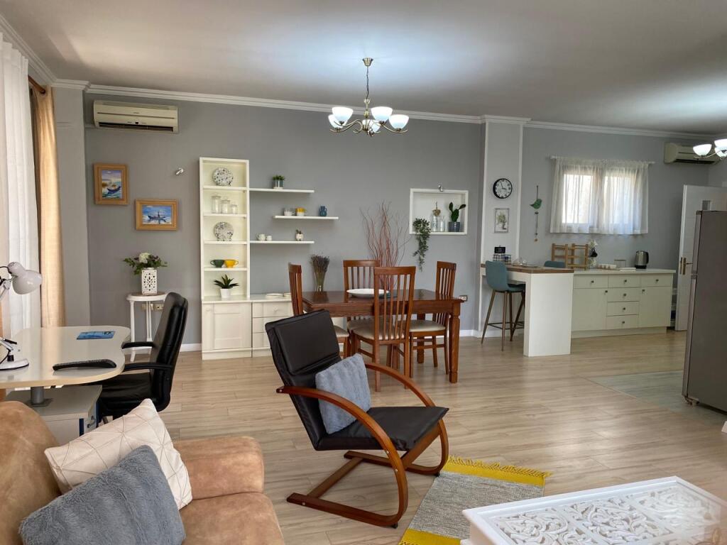 Apartament 2+1+2 me qira tek Rruga e Elbasanit