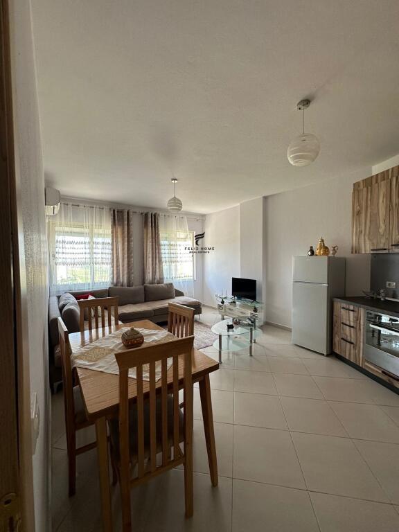 APARTAMENT ME QERA 1+1 YZBERISHT 500 EURO