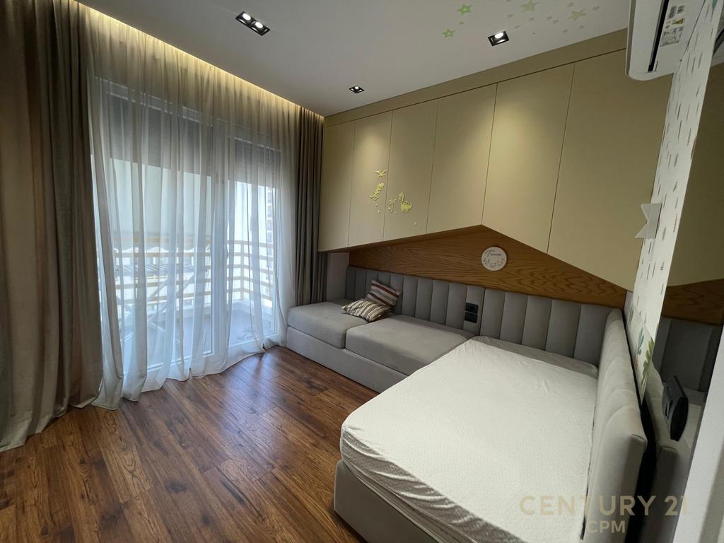 Apartament 3+1 + Parkim per qira ne Laprake
