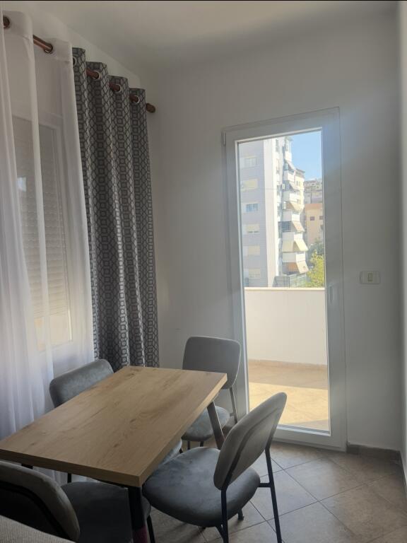 Apartament me qera 1+1 Komuna e Parisit