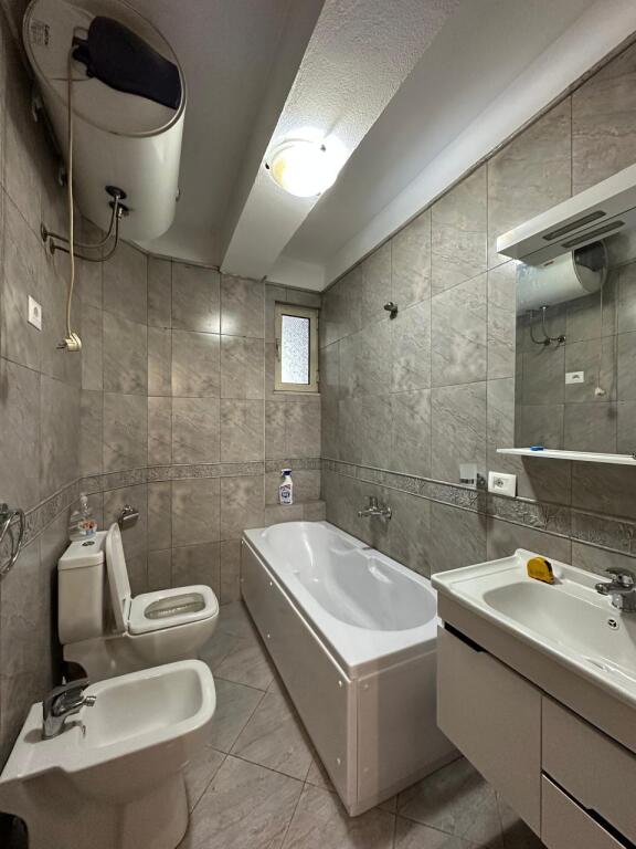 Jepet me qira apartament 2+1 Mine Peza