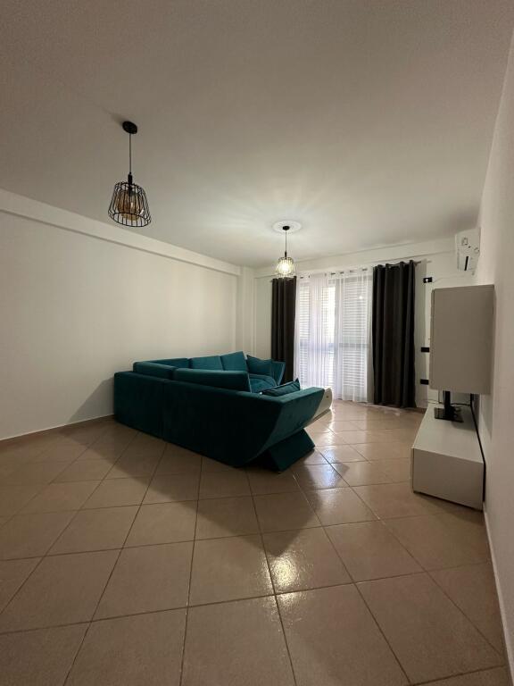Jepet me qira apartament 2+1 në Misto Mame 500 euro i diskutushem