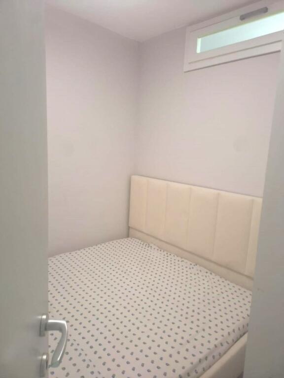 Affittasi appartamento 2+1 in 21 Dhjetor vicino a Square 21 vicino a Deliorgjit in via Kavajes, per 4 persone, 550 euro