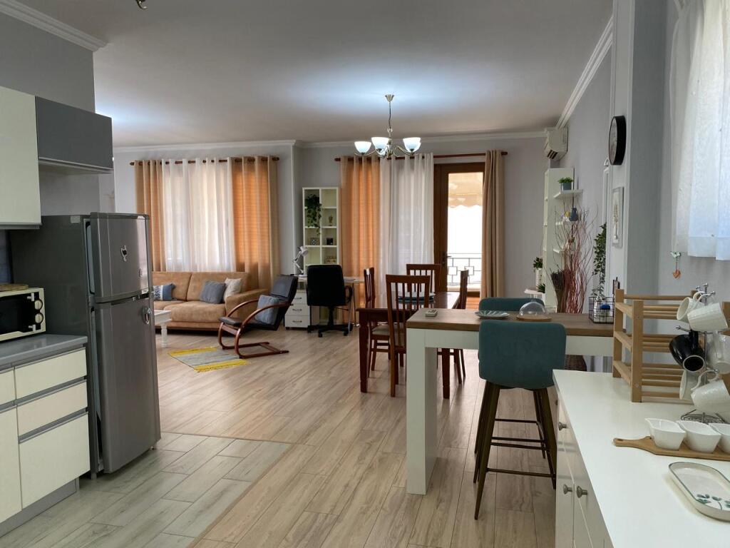 Apartament 2+1+2 me qira tek Rruga e Elbasanit