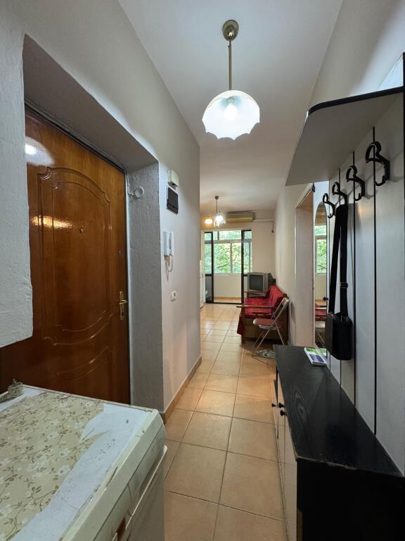 Jepet me qera Apartament 2+1 te Vasil Shsnto !