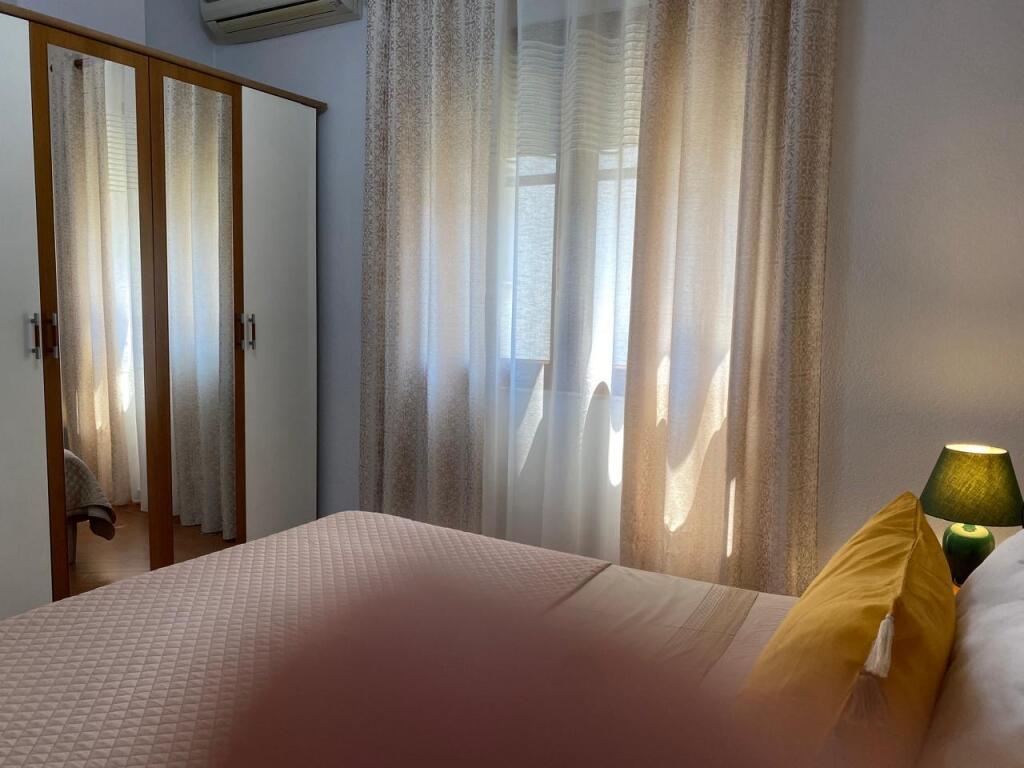 Apartament 2+1+2 me qira tek Rruga e Elbasanit