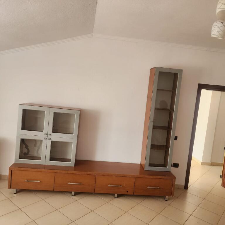 Rent, Private House 2+1, Xhamllik 350 euro/month