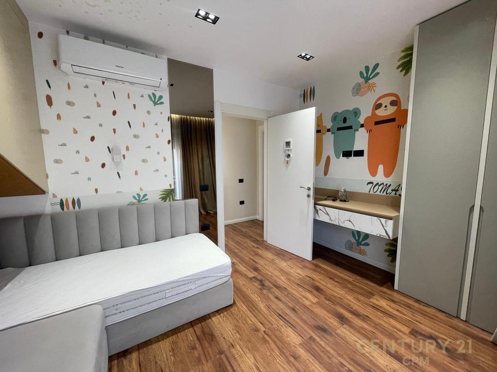 Apartament 3+1 + Parkim per qira ne Laprake