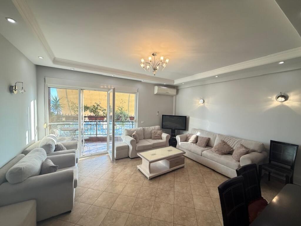 Shitet apartament 2+1+2 te Oxhaku