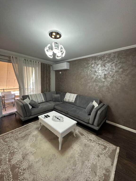 Apartament me qira 2+1 ne qender 750 euro