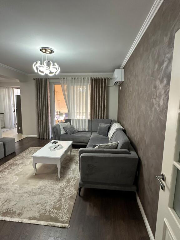 Apartament me qira 2+1 ne qender 750 euro