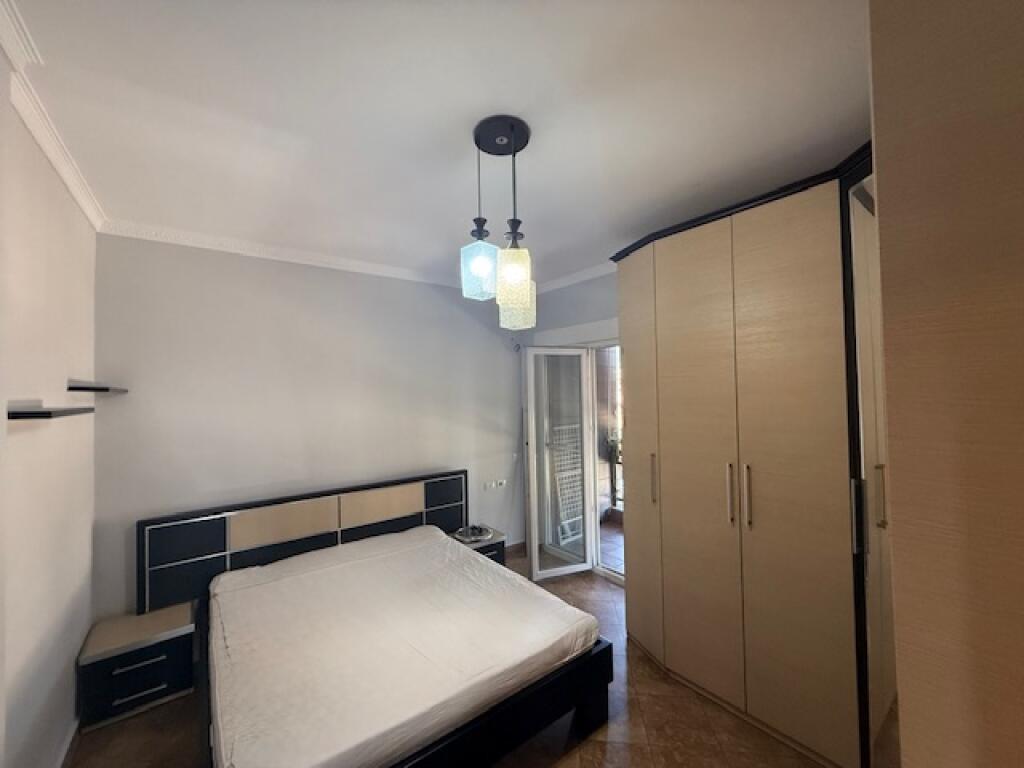Shitet apartament 2+1+2 te Oxhaku