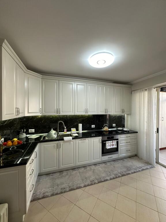 Apartament me qira 2+1 ne qender 750 euro