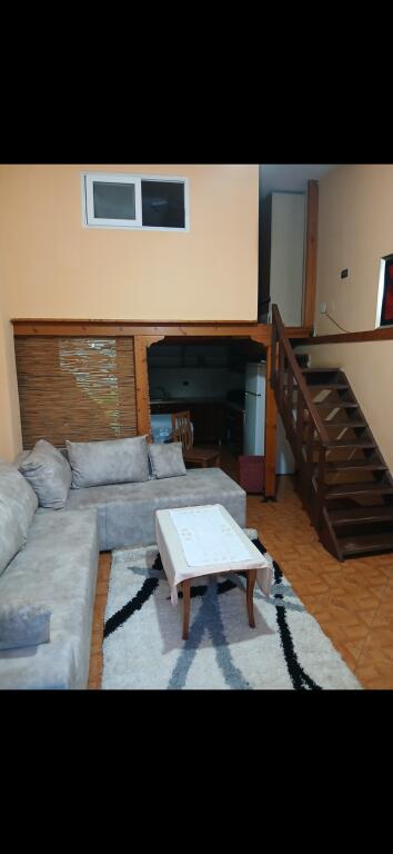 Entrance for rent first floor