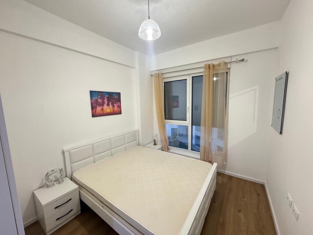 Jepet me qera Apartament 1+1+Parkim  Adresa : Fresku Rezidenca OXA  Kati 2  I mobiluar  Cmimi 42,000 lek ne muaj