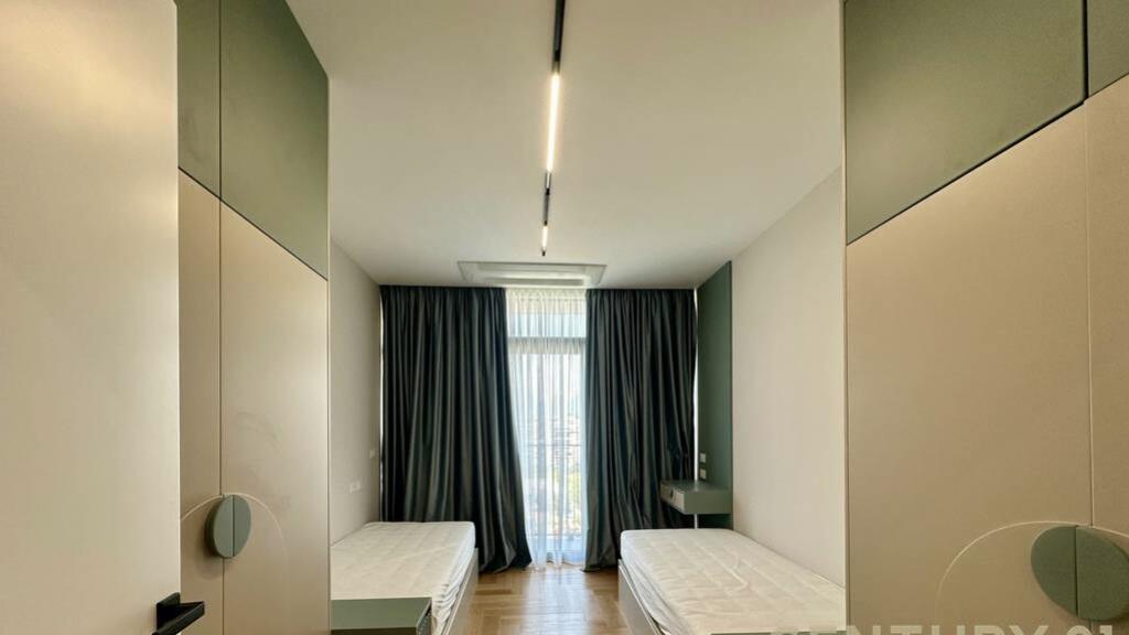 Apartment for rent at Lake View