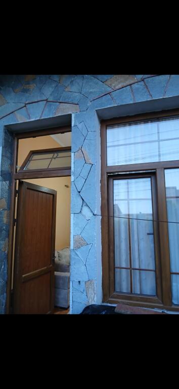 Entrance for rent first floor