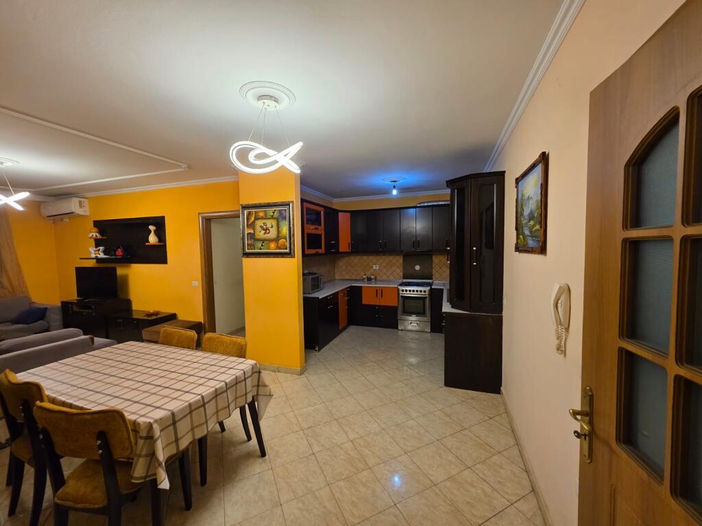 Jepet me qira 2+1+2 TE RRUGA 5 MAJI 500€