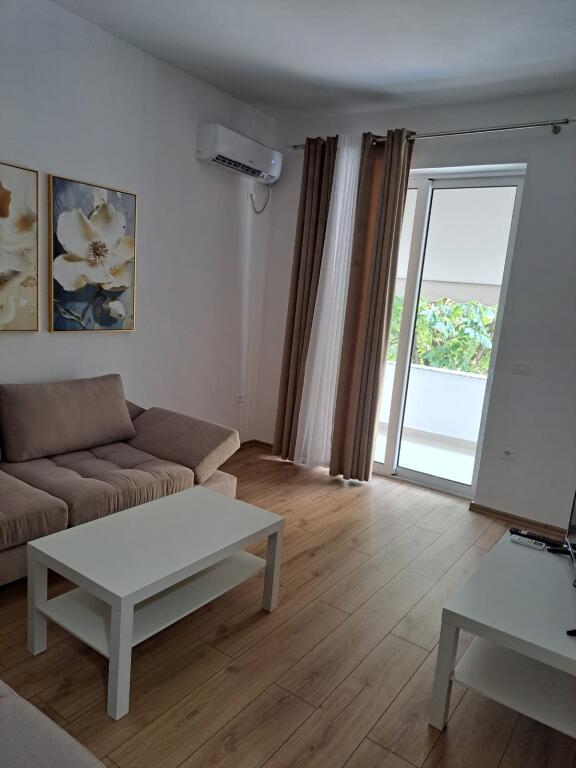 Appartamento In Affitto 1+1 In Via Barricate (ID B211265) Tirana