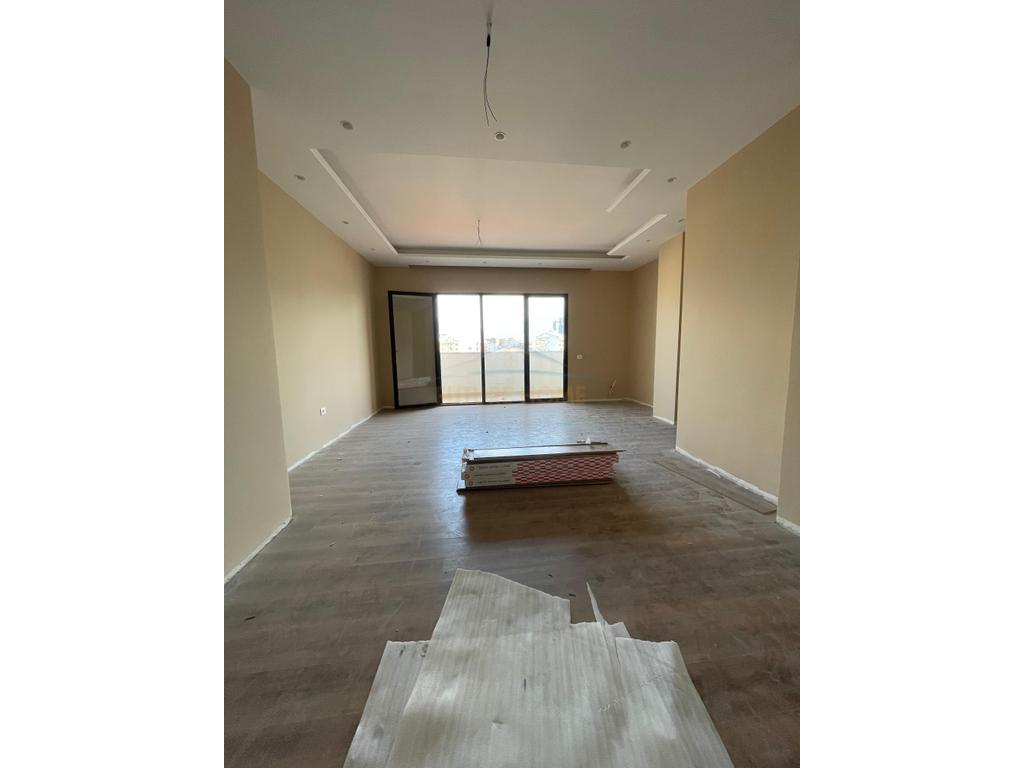 Disponojme Super apartament 2+1+2 per shitje ne Spring Residence tek Kryqezimi Vasil Shanto,
