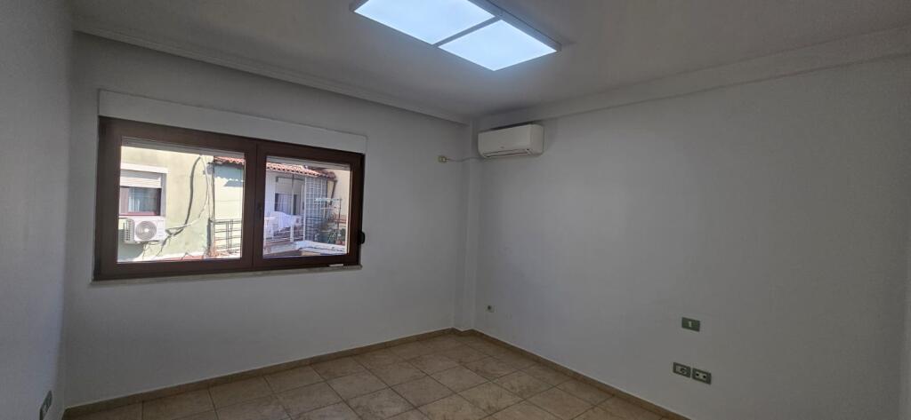 Locale in Affitto a Myslym Shyr