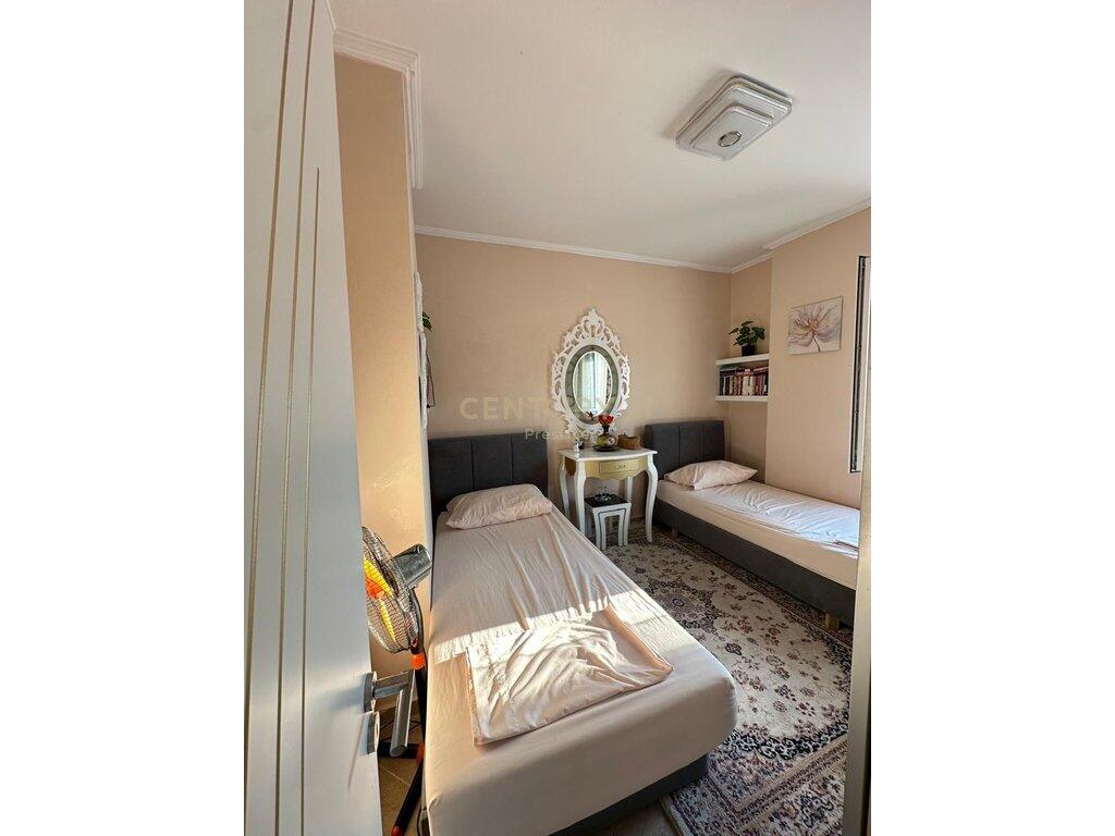 2+1 apartment for sale near the Electric Market!