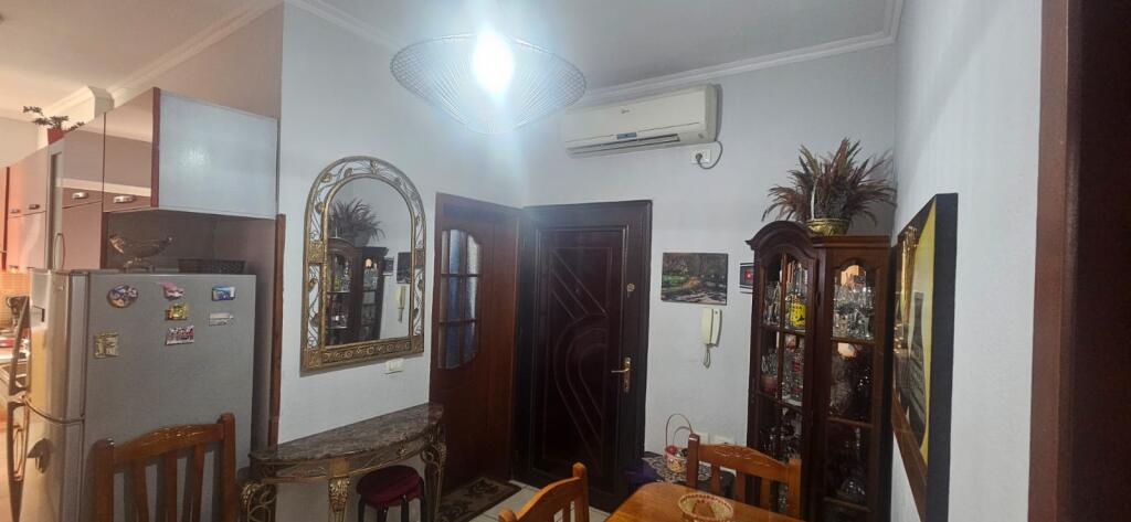 Shitet Apartament 2+1 tek Ish Tregu Elektrik