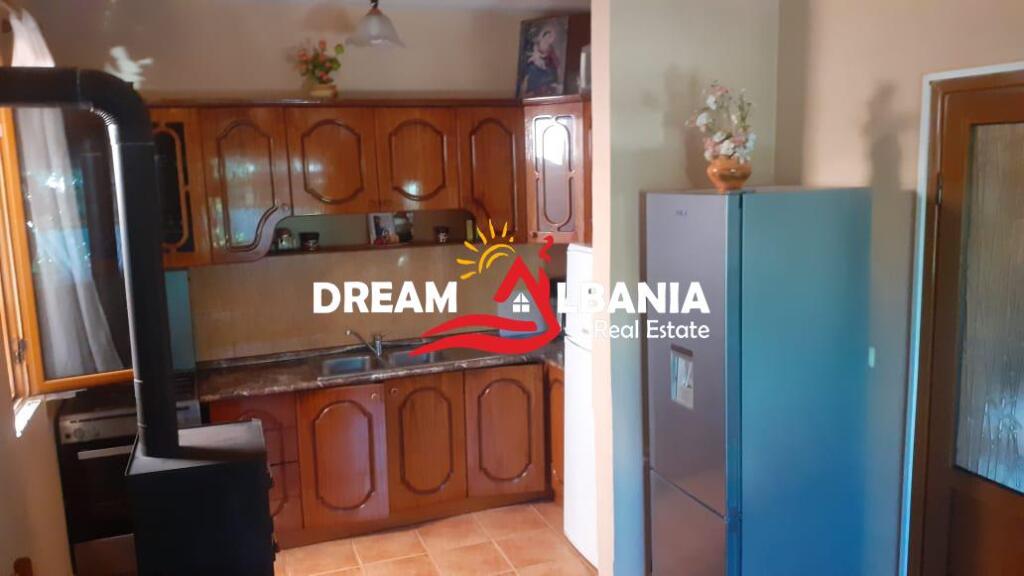 Casa Privata + Locale Commerciale in vendita a Lushnje vicino allo Stadio(ID 4151151)