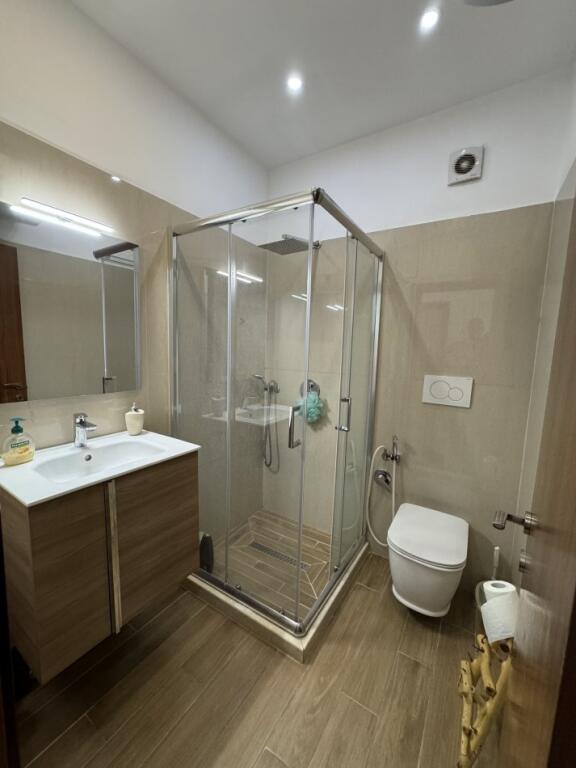 Jepet apartament 2+1 me qera tek Kompleksi Arlis , Astir