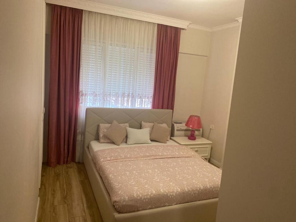 Apartament 2+1+2 me qera te Komuna e Parisit!