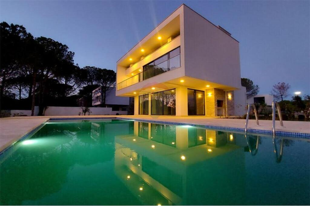 Ville individuali premium con piscina in vendita!