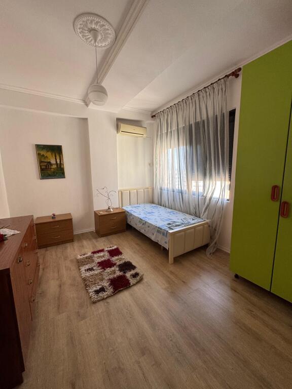 Shitet, Apartament 2+1 te  Rruga 5 Maji