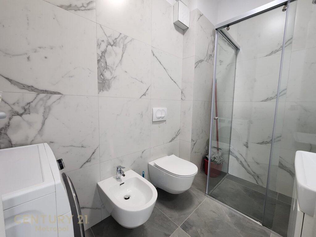 SHITET/JEPET ME QIRA APARTAMENT 2+1+2 TUALETE – PRANË RING CENTER