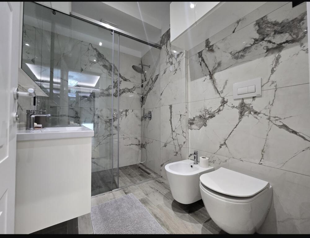 *APARTAMENT 3+1+2 ME POST PARKIMI | ME QIRA | Teg*