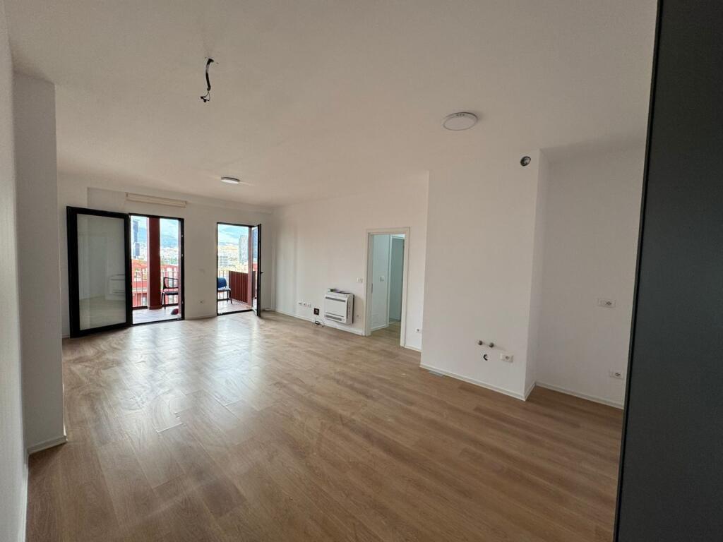 Jepet me qira ambient per zyre tek Garden Building ,Rruge e Kavajes