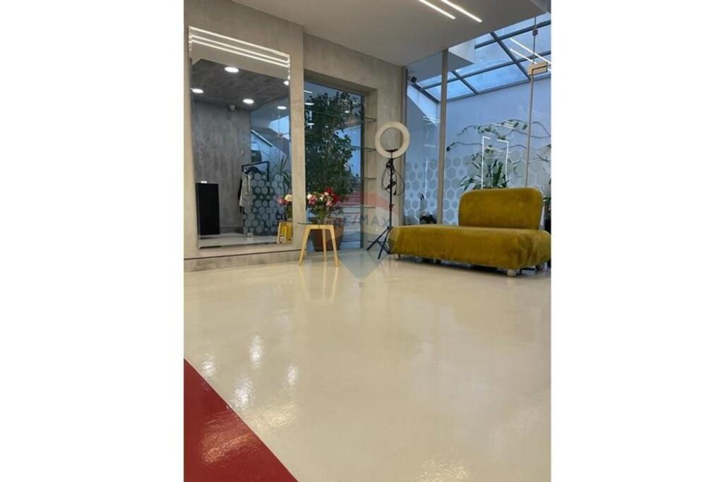 AMBIENT SALLON PARUKERI