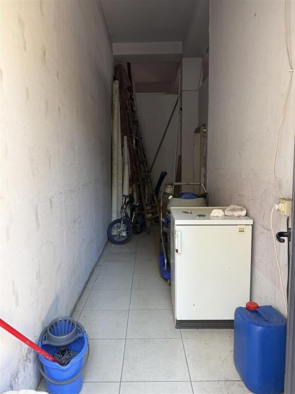 MAGAZZINO IN AFFITTO 90 M2 PALAZZO CON FRECCIA 2.000 EURO