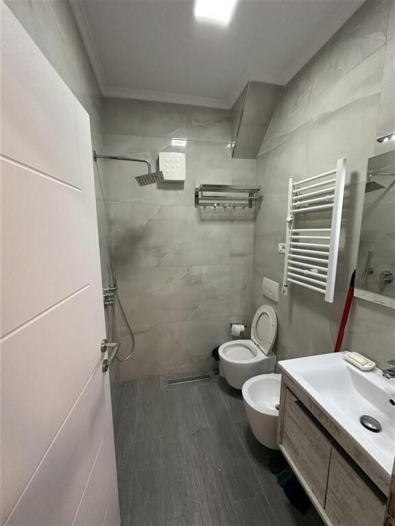 JEPETME QERA APARTAMENT 1+1 55000 LEKE BRRYLI