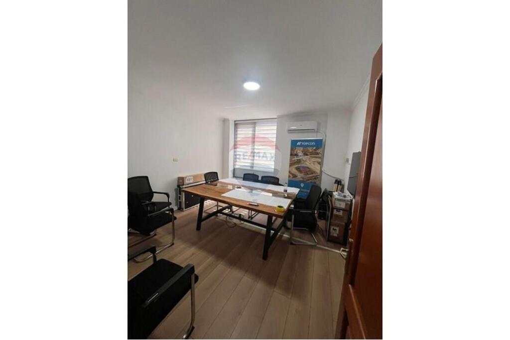 Office space, 2+1 in the Center!