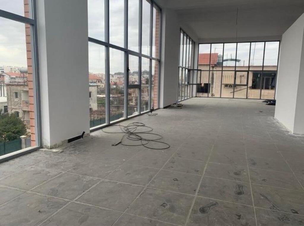 OFFICE FOR RENT 220M2 MISTO MAME 1000 EURO
