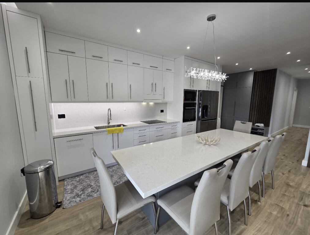 *APARTAMENT 3+1+2 ME POST PARKIMI | ME QIRA | Teg*