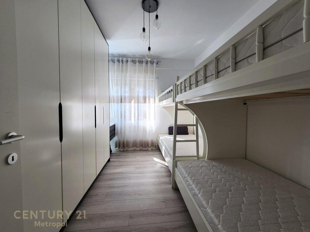 SHITET/JEPET ME QIRA APARTAMENT 2+1+2 TUALETE – PRANË RING CENTER