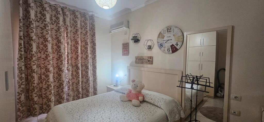 Shitet Apartament 2+1 tek Ish Tregu Elektrik