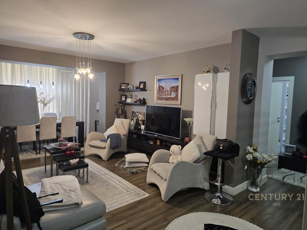 Apartment 3+1+2 for sale – Near the "11 Janari" School, in the Blloku area, Tirana
