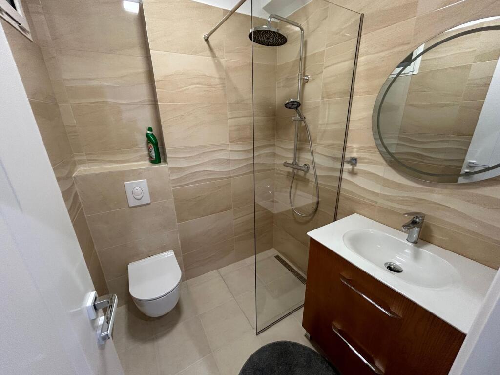 🚪Affittasi appartamento 2+1+2  📍Indirizzo: Via Kavajes Milo 2000  💶 Prezzo: 750€